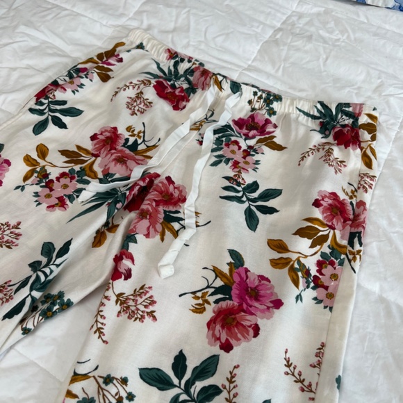 💕🌿🌺 LOFT White and Pink Floral Pajamas Size Small 💕🌿🌺 - Picture 10 of 14